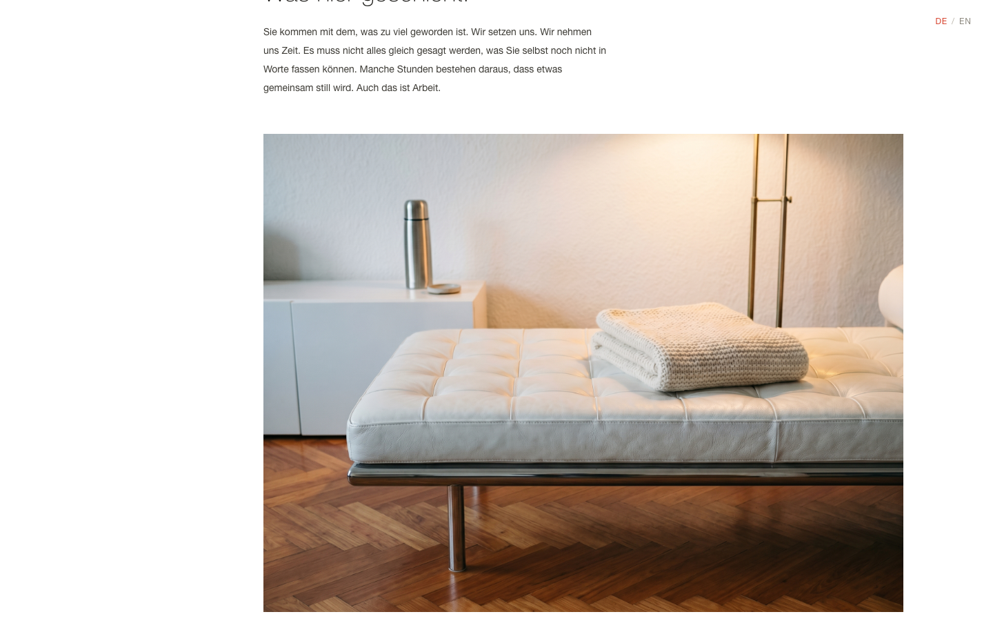 Der Praxisraum in Baden — das erste Farbbild der Seite